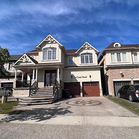 Spacious Detached In Brampton Kültér fotó