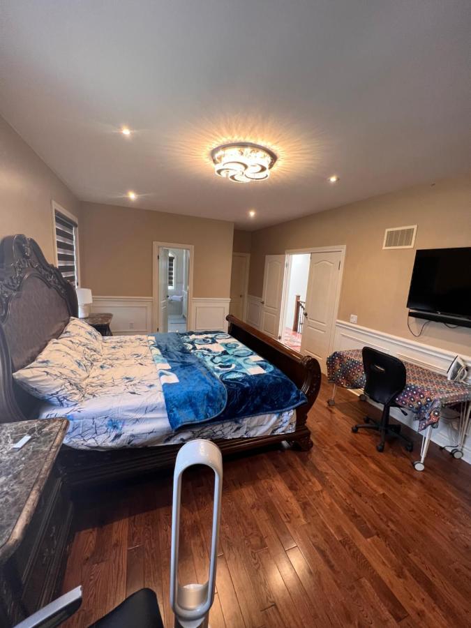 Spacious Detached In Brampton Kültér fotó